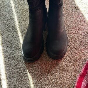 Ugh sock lug Chelsea boots. Black. Size 9. Pull -on with tabs in back.